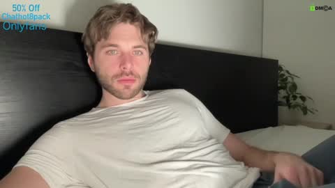 Snapshot of hot8pack01 chatting on January 16, 9:51 pm Edward aka Wolf online show from January 16, 9:51 pm