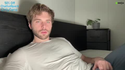 Snapshot of hot8pack01 chatting on January 28, 9:29 pm Edward aka Wolf online show from January 28, 9:29 pm