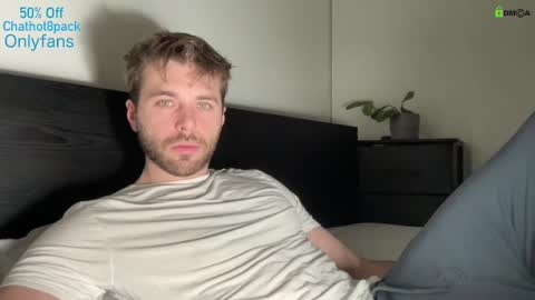 Snapshot of hot8pack01 chatting on February 10, 10:09 pm Edward aka Wolf online show from February 10, 10:09 pm