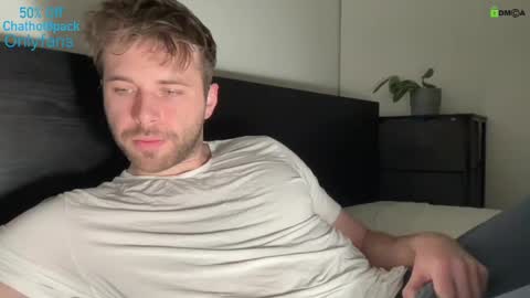 Snapshot of hot8pack01 chatting on February 12, 10:37 pm Edward aka Wolf online show from February 12, 10:37 pm