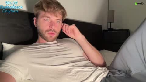 Snapshot of hot8pack01 chatting on September 22, 4:14 am Edward aka Wolf online show from September 22, 4:14 am