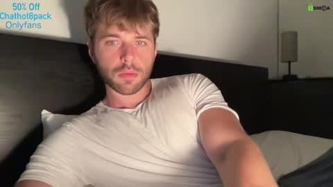 Snapshot of hot8pack01 chatting on September 25, 6:11 pm Edward aka Wolf online show from September 25, 6:11 pm