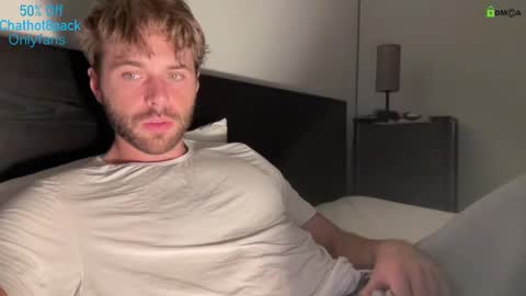 Snapshot of hot8pack01 chatting on September 30, 10:15 pm Edward aka Wolf online show from September 30, 10:15 pm