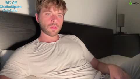 Snapshot of hot8pack01 chatting on October 3, 7:44 pm Edward aka Wolf online show from October 3, 7:44 pm