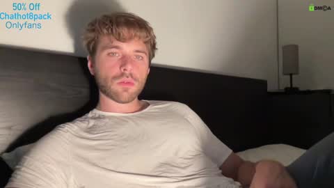 Snapshot of hot8pack01 chatting on October 18, 10:43 pm Edward aka Wolf online show from October 18, 10:43 pm