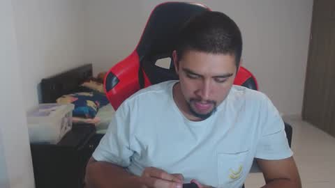 Snapshot of hot__husbands chatting on September 25, 12:14 am hot__husbands online show from September 25, 12:14 am