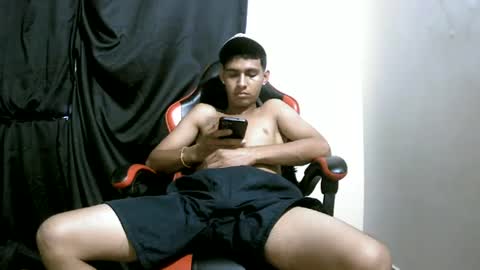 Snapshot of hot__mechanic chatting on July 7, 6:56 pm hot__mechanic online show from July 7, 6:56 pm