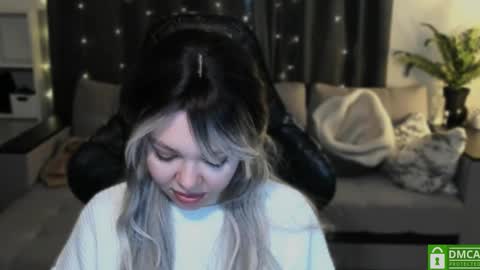   online show from December 3, 6:28 pm