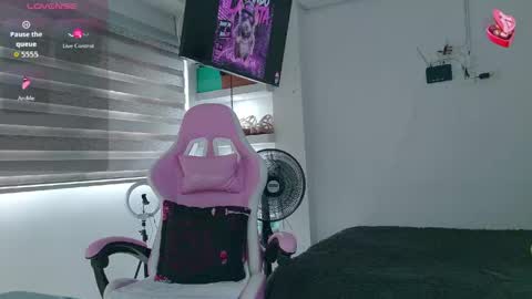 Snapshot of hot_beauty__ chatting on May 19, 8:26 pm VALENTINA online show from May 19, 8:26 pm