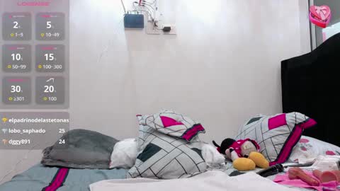 Snapshot of hot_beauty__ chatting on May 26, 8:43 am VALENTINA online show from May 26, 8:43 am