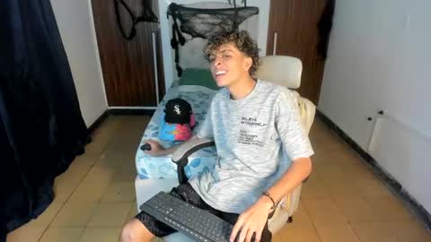 Snapshot of hot_bunny713 chatting on November 12, 1:28 am hot bunny online show from November 12, 1:28 am