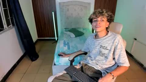 Snapshot of hot_bunny713 chatting on November 21, 2:43 am hot bunny online show from November 21, 2:43 am