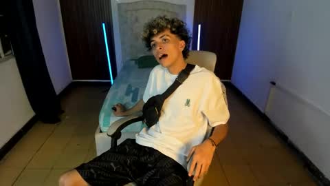 Snapshot of hot_bunny713 chatting on November 24, 3:06 am hot bunny online show from November 24, 3:06 am