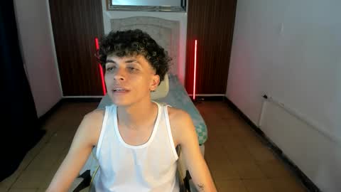 Snapshot of hot_bunny713 chatting on December 1, 4:39 am hot bunny online show from December 1, 4:39 am