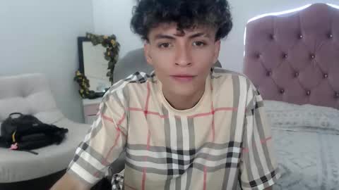 Salomon online show from December 5, 2:58 pm