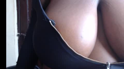 Snapshot of hot_choco2 chatting on September 16, 9:43 am Coco online show from September 16, 9:43 am