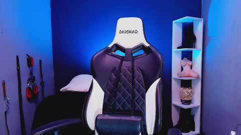 Snapshot of hot_chocolate_4u chatting on November 4, 12:15 pm hot chocolate 4u online show from November 4, 12:15 pm