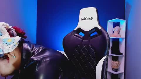 Snapshot of hot_chocolate_4u chatting on November 11, 12:16 pm hot chocolate 4u online show from November 11, 12:16 pm