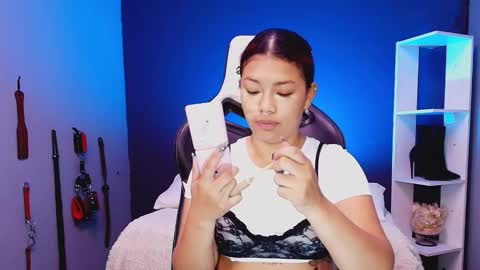 Snapshot of hot_chocolate_4u chatting on November 15, 12:34 pm hot chocolate 4u online show from November 15, 12:34 pm