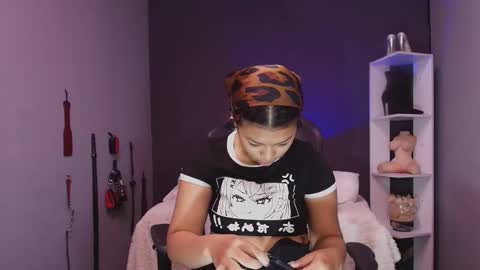 Snapshot of hot_chocolate_4u chatting on November 19, 12:16 pm hot chocolate 4u online show from November 19, 12:16 pm