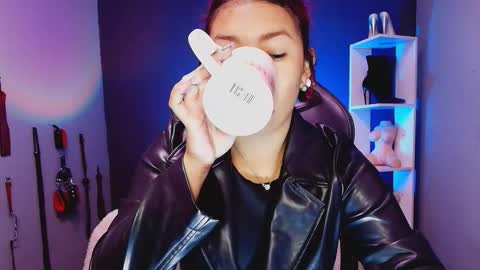 Snapshot of hot_chocolate_4u chatting on November 20, 12:27 pm hot chocolate 4u online show from November 20, 12:27 pm