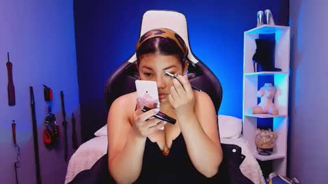 Snapshot of hot_chocolate_4u chatting on November 21, 11:53 am hot chocolate 4u online show from November 21, 11:53 am