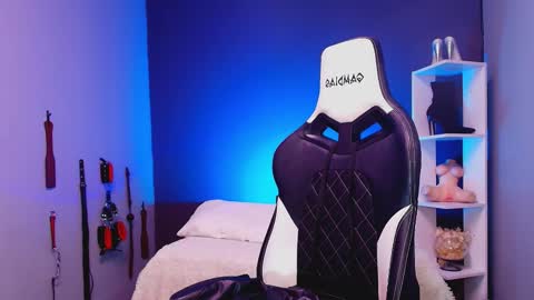 Snapshot of hot_chocolate_4u chatting on November 29, 12:08 pm hot chocolate 4u online show from November 29, 12:08 pm