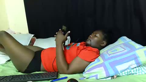 Snapshot of hot_darling95 chatting on October 1, 7:31 pm Milly online show from October 1, 7:31 pm