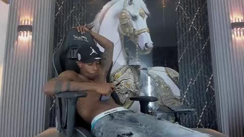 Snapshot of hot_golden_black chatting on September 18, 1:18 am hot_golden_black online show from September 18, 1:18 am