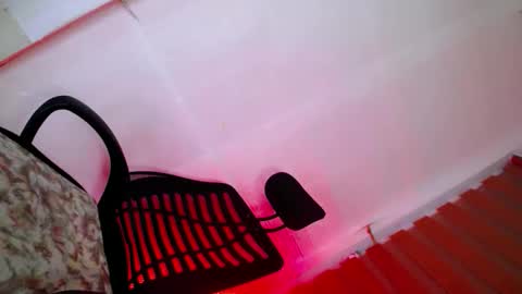 Snapshot of hot_laura69 chatting on June 1, 4:41 pm just call me laura online show from June 1, 4:41 pm