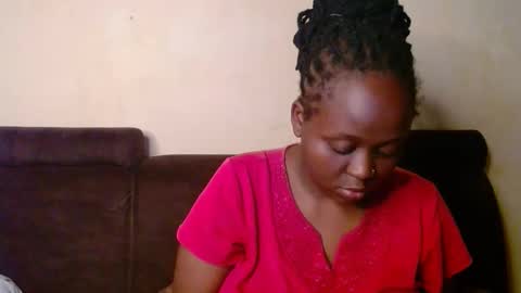 Snapshot of hot_linahh chatting on November 16, 12:05 am Linah online show from November 16, 12:05 am