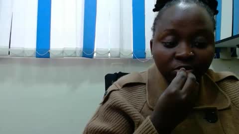 Snapshot of hot_linahh chatting on December 15, 5:44 am Linah online show from December 15, 5:44 am