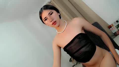 hot_little_angel18 online show from April 10, 1:38 pm