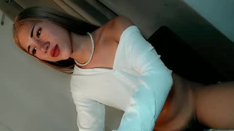 Snapshot of hot_little_angel18 chatting on June 13, 1:09 pm hot_little_angel18 online show from June 13, 1:09 pm