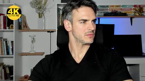 Snapshot of hot_martin25 chatting on December 27, 7:35 pm Martin online show from December 27, 7:35 pm