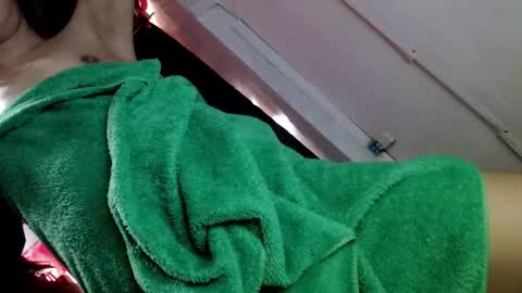 hot_moma69 online show from April 12, 2:16 am