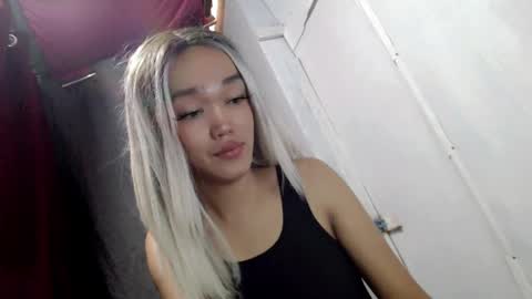 hot_moma69 online show from April 22, 8:17 am