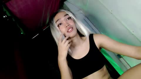 hot_moma69 online show from April 23, 1:02 pm