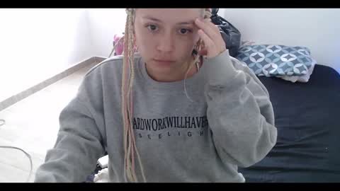 Snapshot of hot_mommymia chatting on January 3, 4:16 pm Mia online show from January 3, 4:16 pm