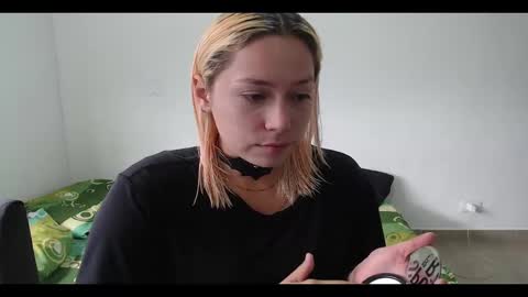 Snapshot of hot_mommymia chatting on February 13, 4:07 pm Mia online show from February 13, 4:07 pm