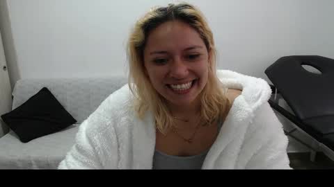 Snapshot of hot_mommymia chatting on March 7, 2:12 pm Mia online show from March 7, 2:12 pm