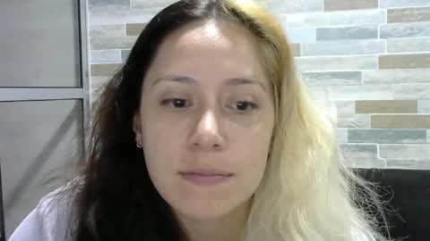 Snapshot of hot_mommymia chatting on September 12, 12:22 am Mia online show from September 12, 12:22 am