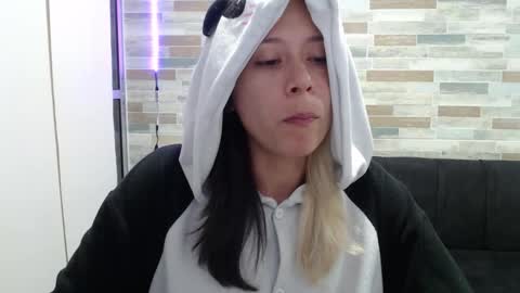 Snapshot of hot_mommymia chatting on September 24, 2:04 am Mia online show from September 24, 2:04 am
