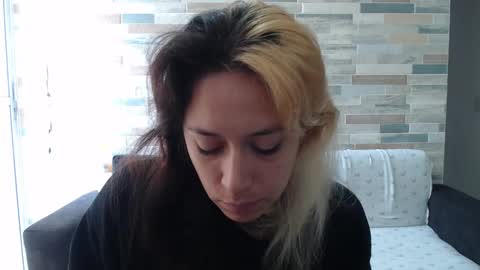 Snapshot of hot_mommymia chatting on September 29, 2:33 pm Mia online show from September 29, 2:33 pm