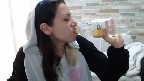 Snapshot of hot_mommymia chatting on October 10, 12:37 pm Mia online show from October 10, 12:37 pm