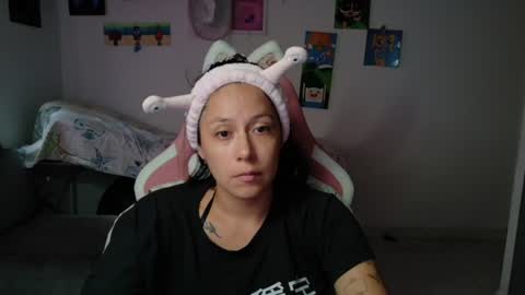 Snapshot of hot_mommymia chatting on June 25, 8:13 pm Mia online show from June 25, 8:13 pm