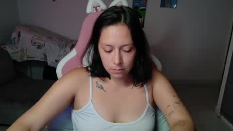 Snapshot of hot_mommymia chatting on July 1, 4:40 pm Mia online show from July 1, 4:40 pm