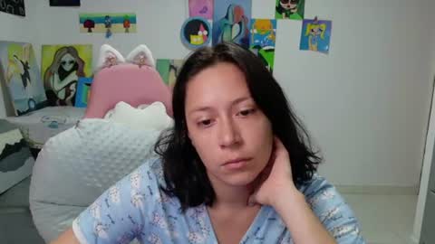 Snapshot of hot_mommymia chatting on July 2, 2:23 pm Mia online show from July 2, 2:23 pm