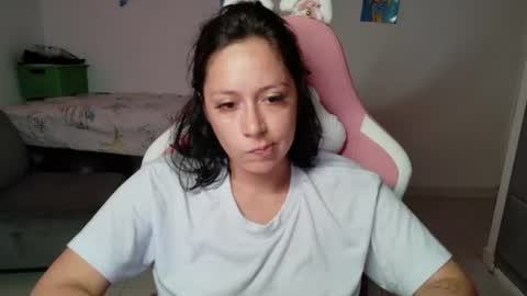 Snapshot of hot_mommymia chatting on July 14, 3:18 pm Mia online show from July 14, 3:18 pm