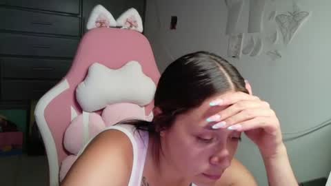 Snapshot of hot_mommymia chatting on July 28, 12:07 am Mia online show from July 28, 12:07 am